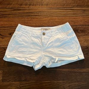 *FINAL SALE!* Old Navy White Khakis - LOWEST PRICE!